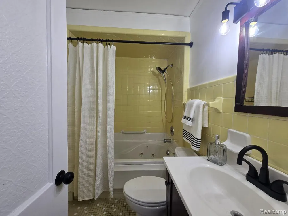 13009 Castle Street Southgate City, MI 48195