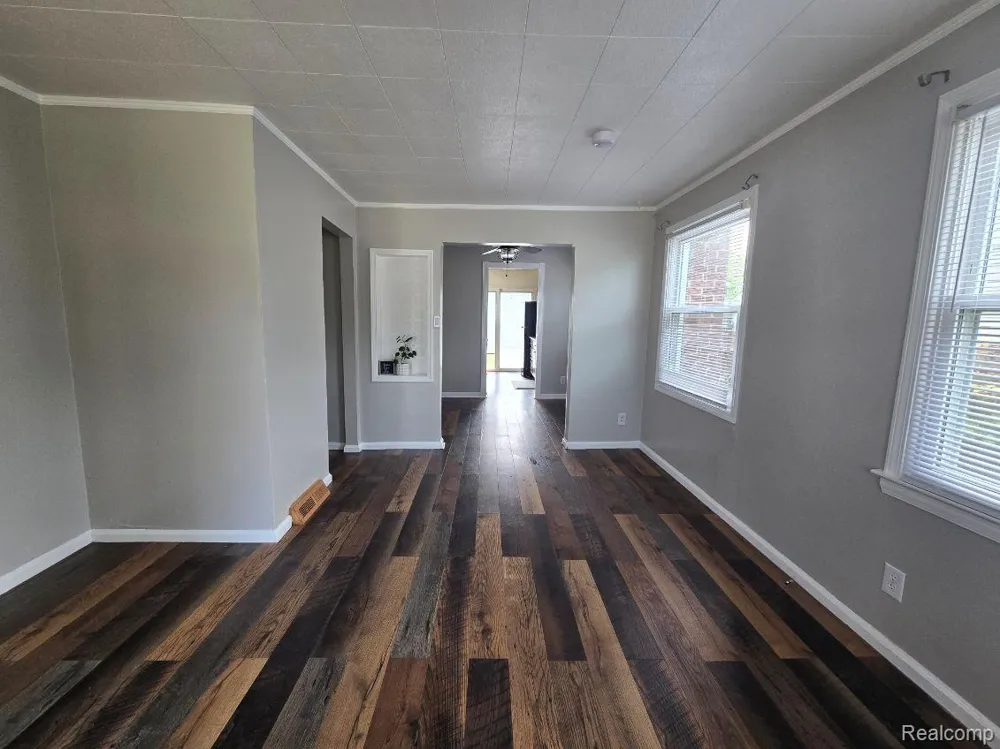 13009 Castle Street Southgate City, MI 48195