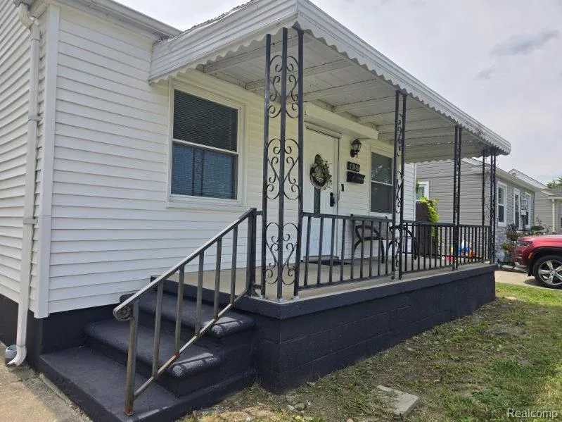 13009 Castle Street Southgate City, MI 48195