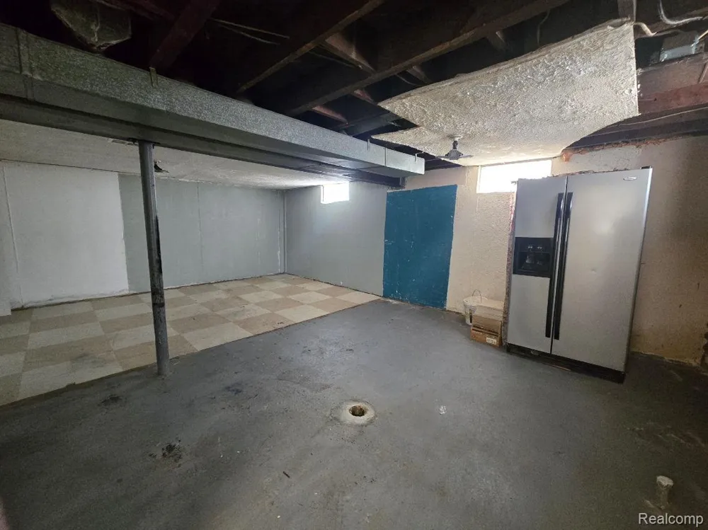 13009 Castle Street Southgate City, MI 48195
