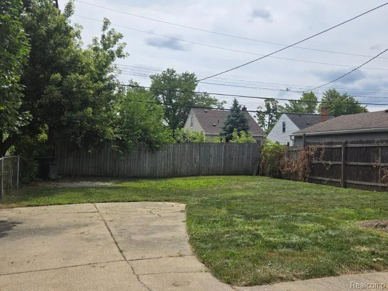 13009 Castle Street Southgate City, MI 48195