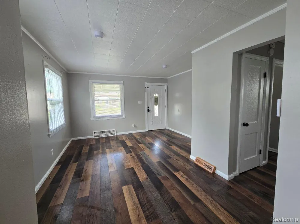 13009 Castle Street Southgate City, MI 48195