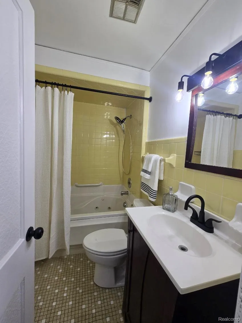 13009 Castle Street Southgate City, MI 48195