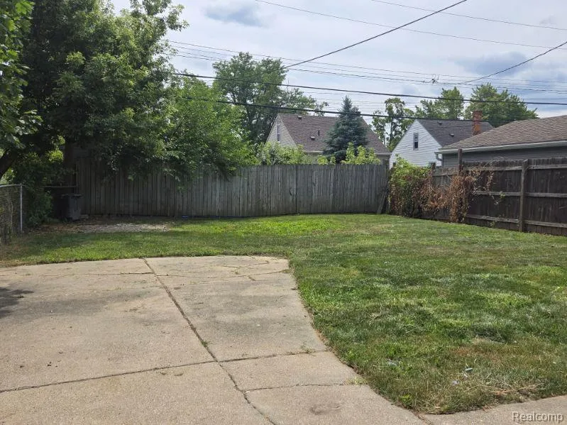 13009 Castle Street Southgate City, MI 48195
