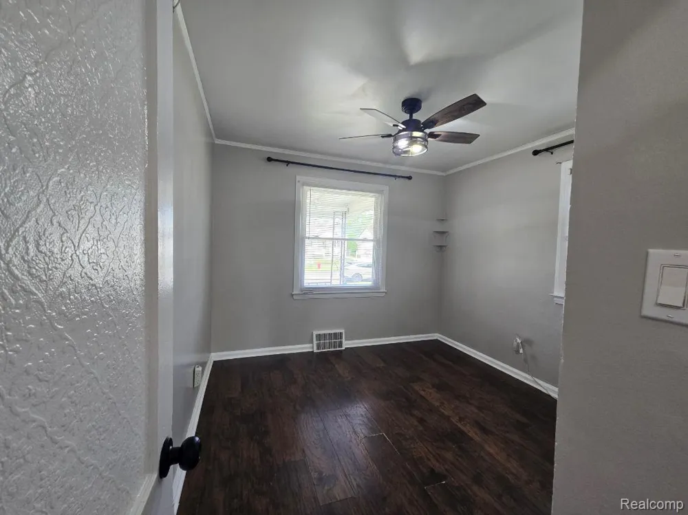 13009 Castle Street Southgate City, MI 48195