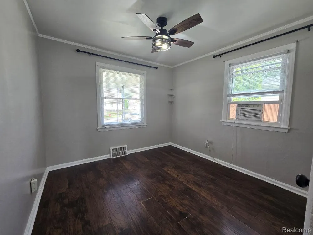 13009 Castle Street Southgate City, MI 48195