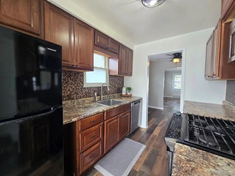 13009 Castle Street Southgate City, MI 48195