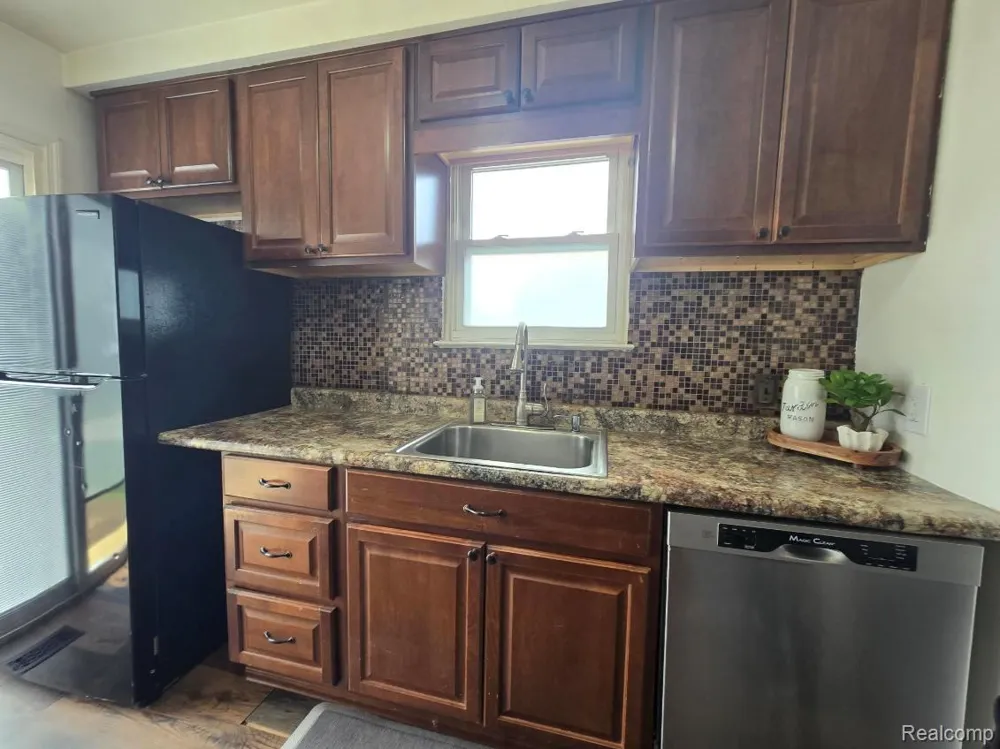 13009 Castle Street Southgate City, MI 48195