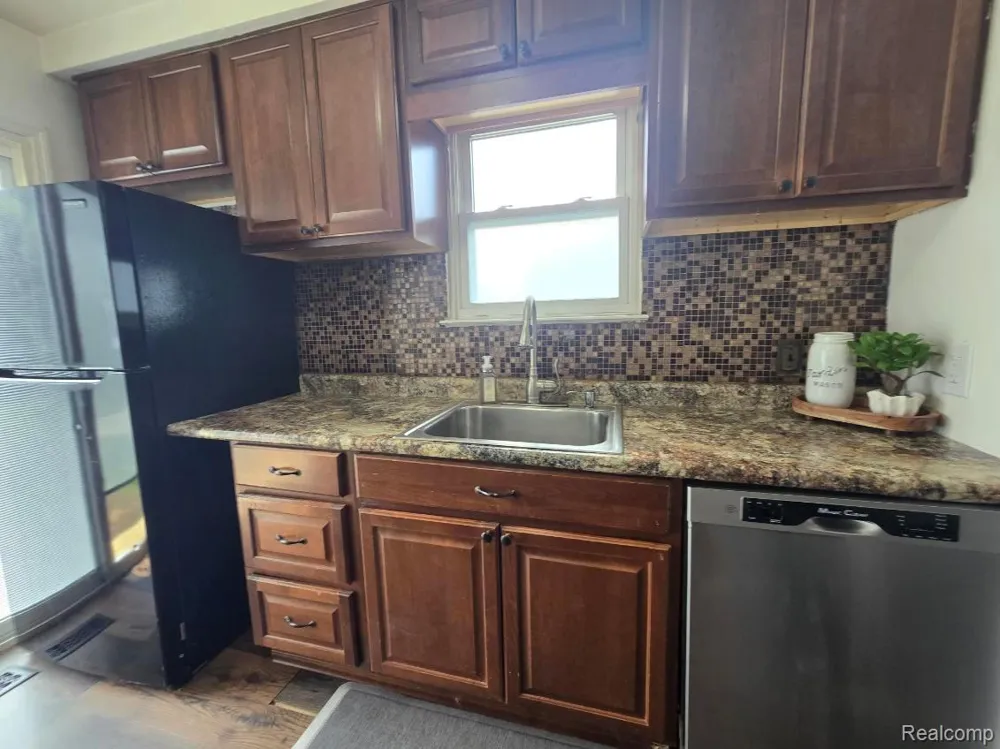 13009 Castle Street Southgate City, MI 48195