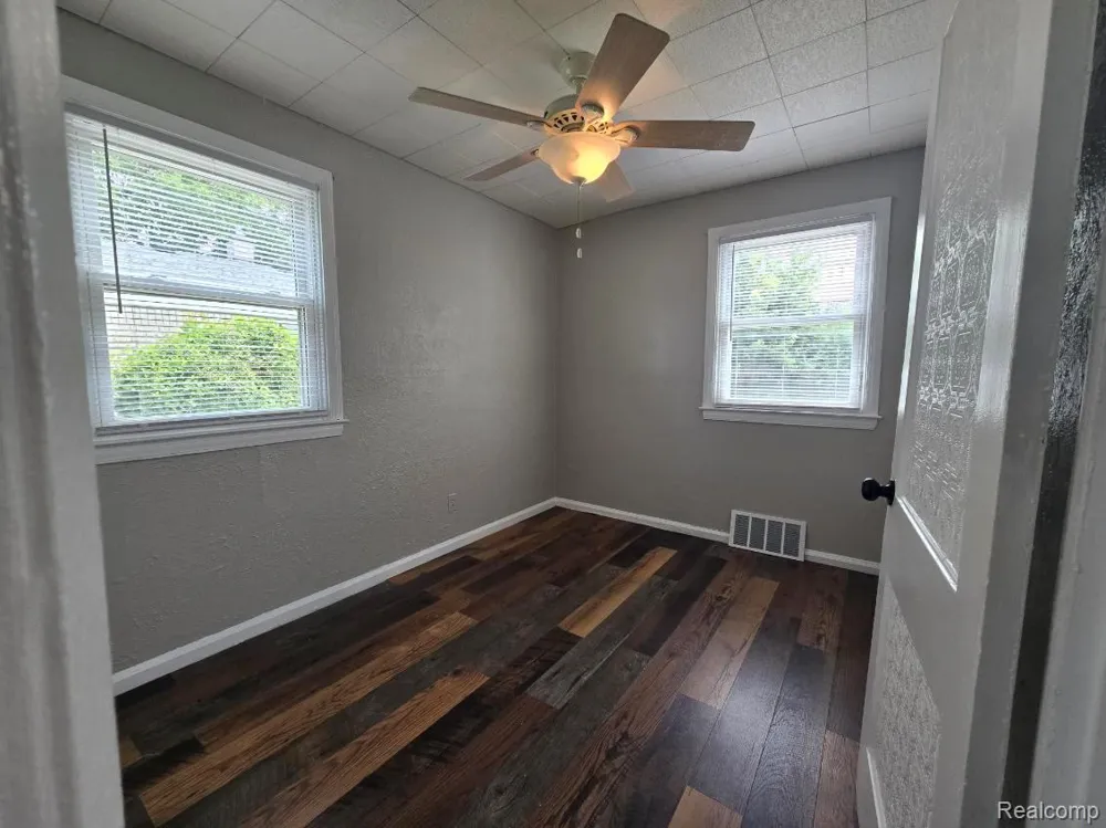 13009 Castle Street Southgate City, MI 48195