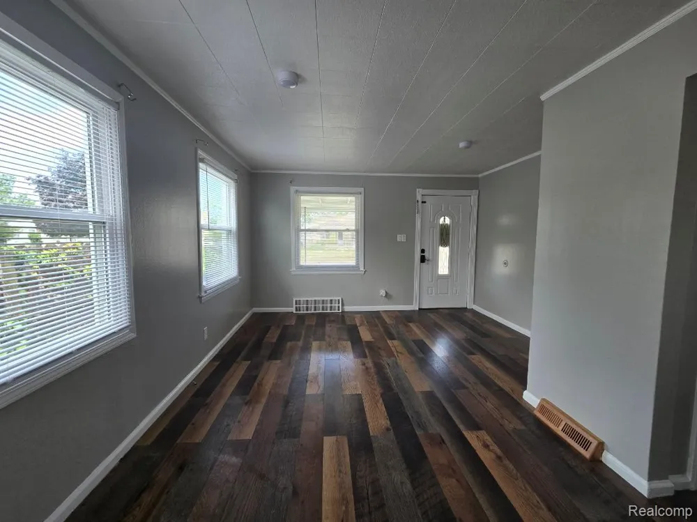 13009 Castle Street Southgate City, MI 48195