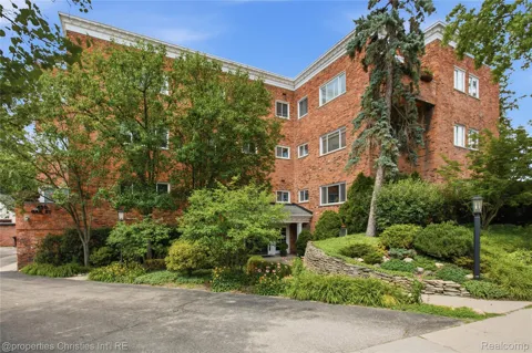 450 Oak Avenue #203