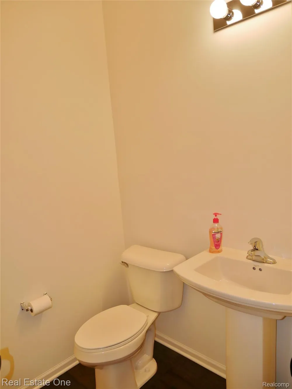 4637 BRADLEY CIRCLE Troy City, MI 48085