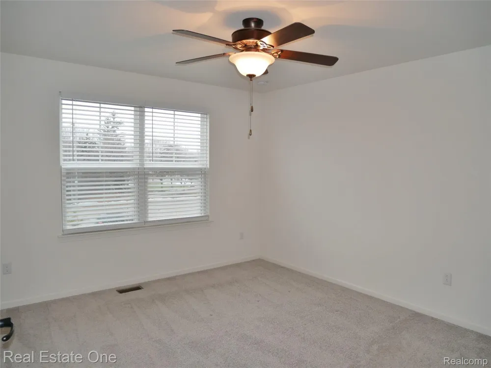 4637 BRADLEY CIRCLE Troy City, MI 48085