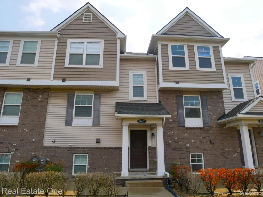 4637 BRADLEY CIRCLE Troy City, MI 48085