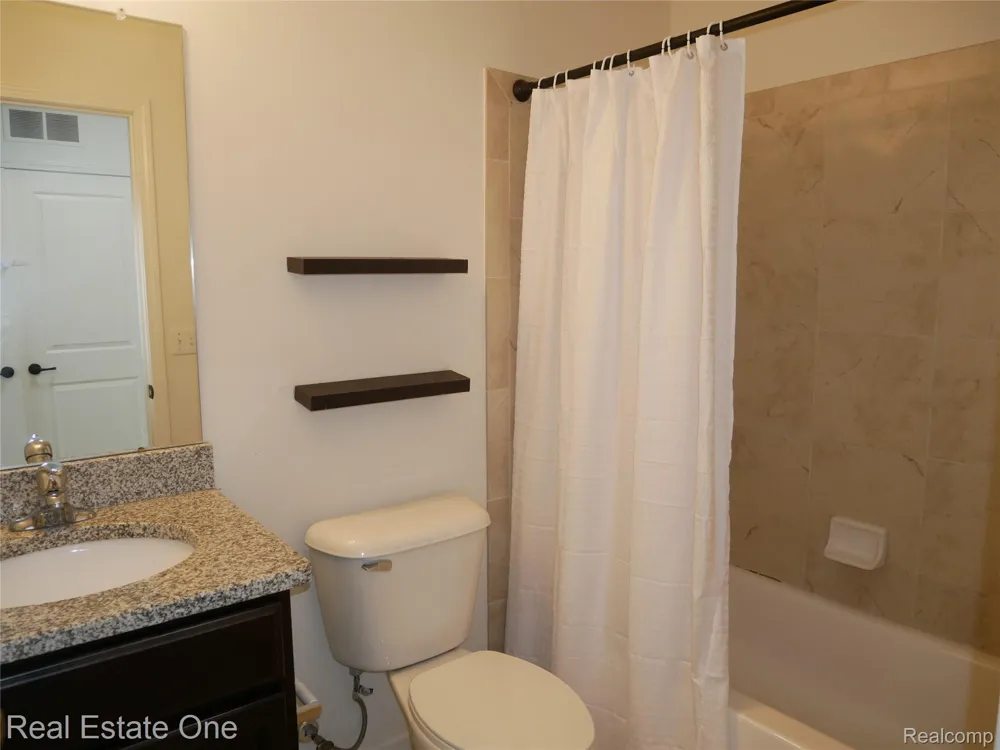 4637 BRADLEY CIRCLE Troy City, MI 48085