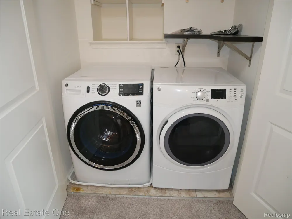 4637 BRADLEY CIRCLE Troy City, MI 48085