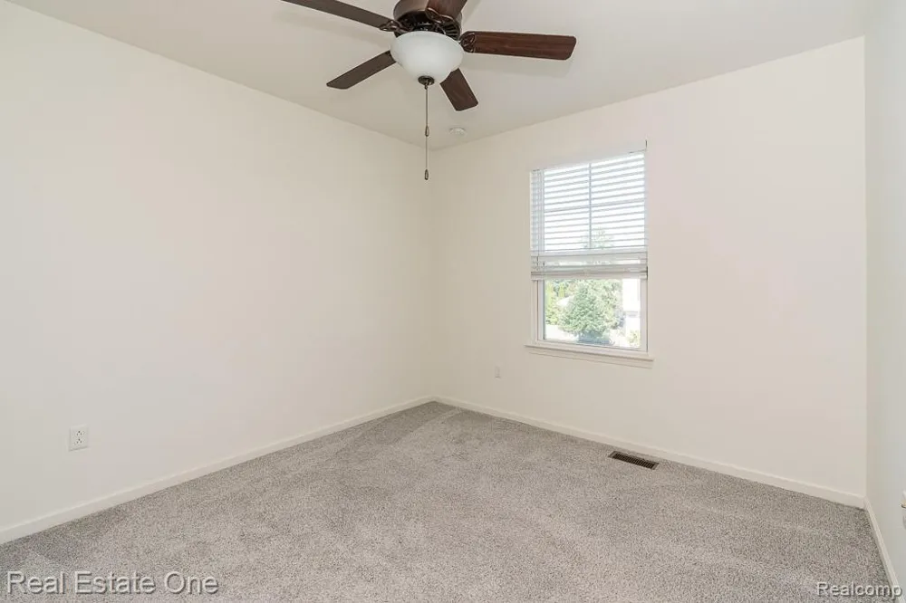 4637 BRADLEY CIRCLE Troy City, MI 48085
