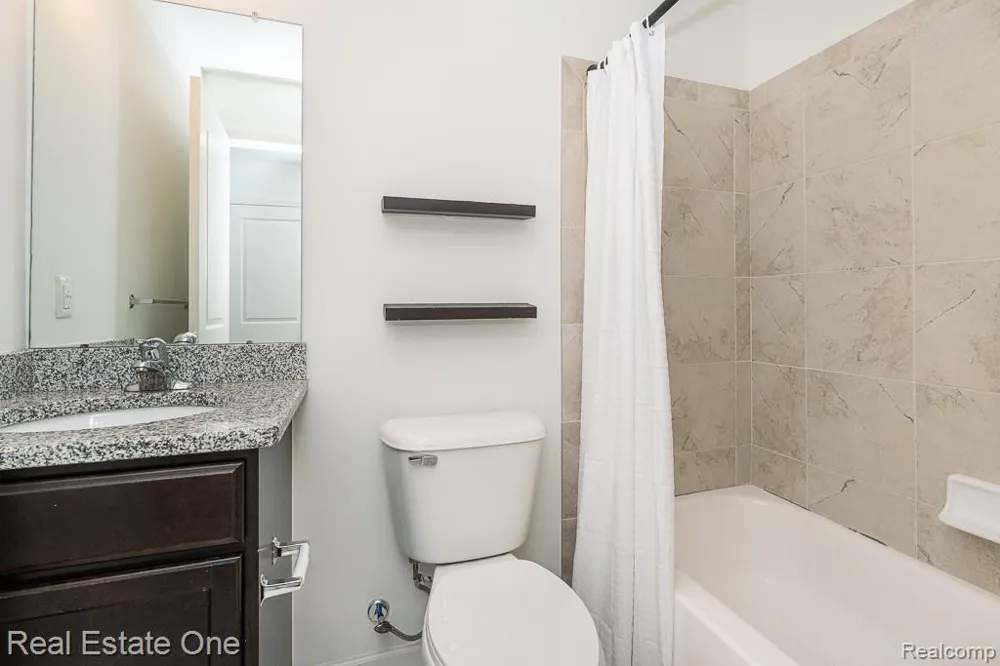 4637 BRADLEY CIRCLE Troy City, MI 48085