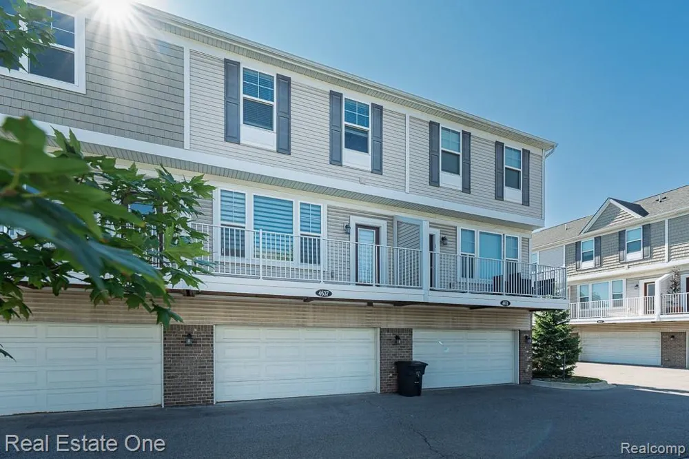 4637 BRADLEY CIRCLE Troy City, MI 48085