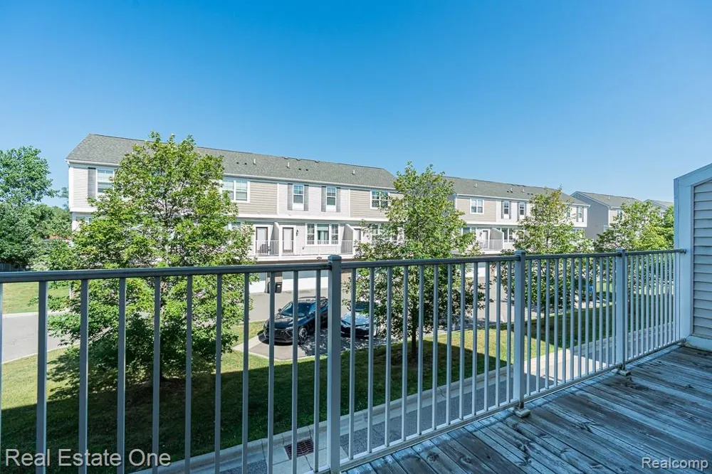 4637 BRADLEY CIRCLE Troy City, MI 48085