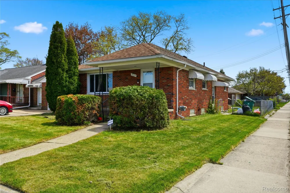 18004 Holland Avenue Eastpointe City, MI 48021