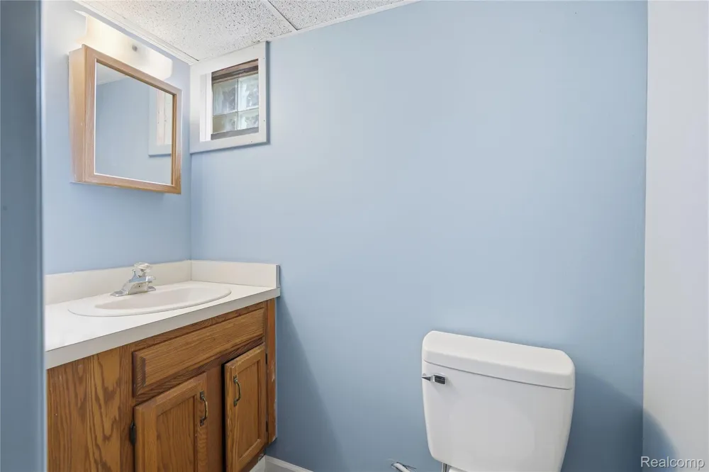 18004 Holland Avenue Eastpointe City, MI 48021