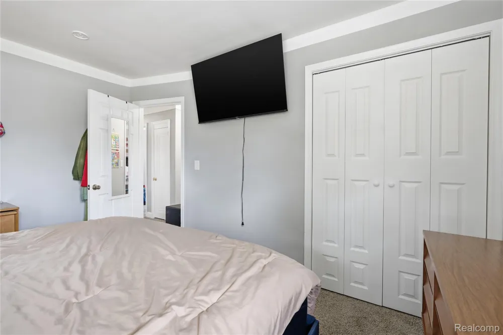 18004 Holland Avenue Eastpointe City, MI 48021