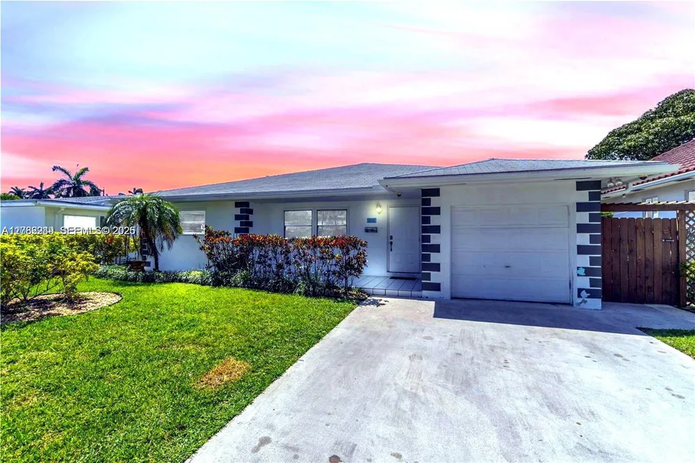 806 NE 4th St Hallandale Beach, FL 33009