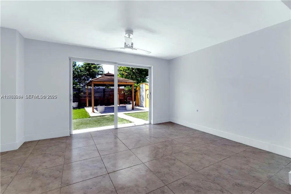 806 NE 4th St Hallandale Beach, FL 33009