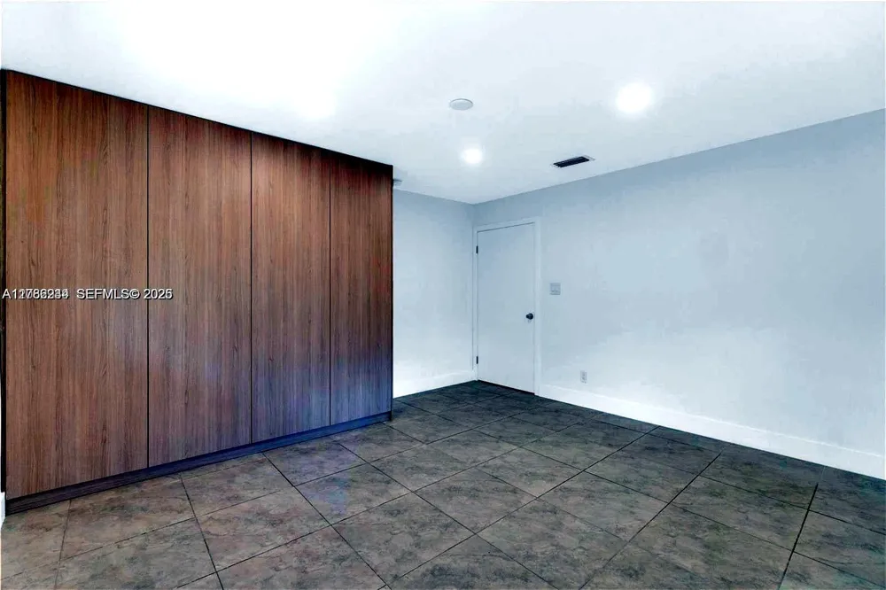 806 NE 4th St Hallandale Beach, FL 33009