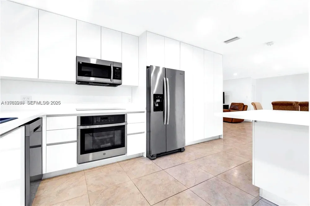 806 NE 4th St Hallandale Beach, FL 33009