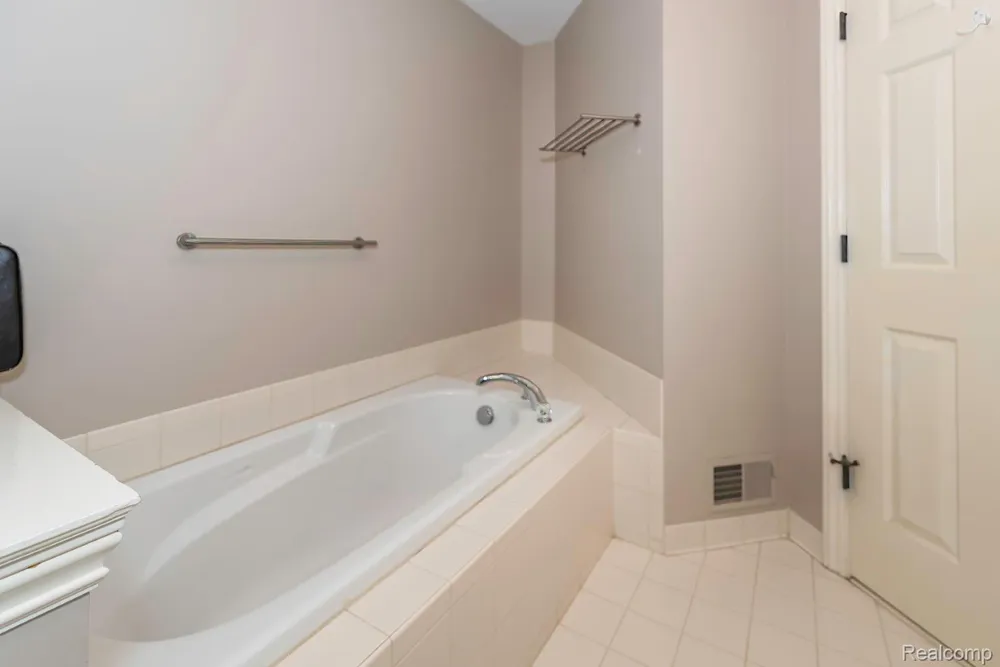5738 Wellesley Lane Pittsfield Charter Township, MI 48197