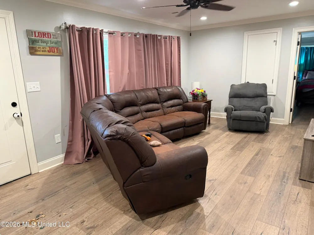326 SW 2nd Street Magee, MS 39111