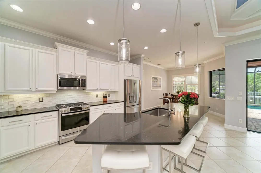 545 MAST DRIVE Bradenton, FL 34208