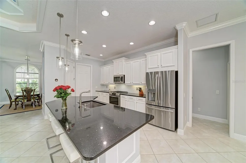 545 MAST DRIVE Bradenton, FL 34208