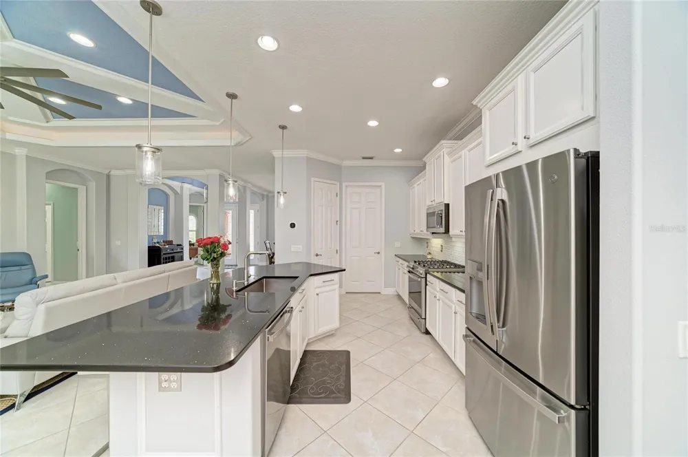 545 MAST DRIVE Bradenton, FL 34208