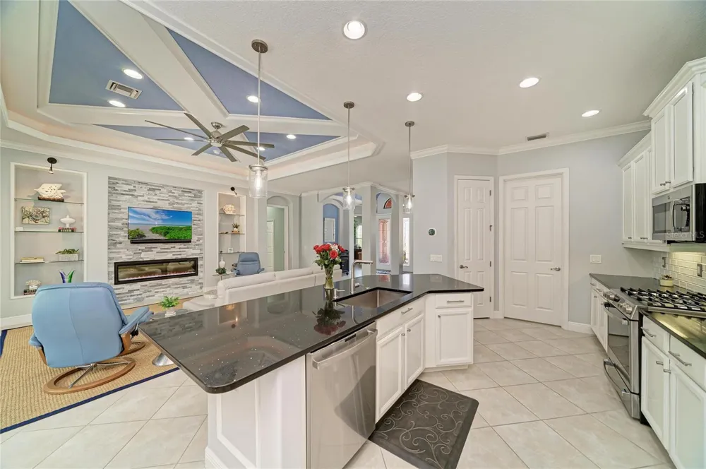 545 MAST DRIVE Bradenton, FL 34208
