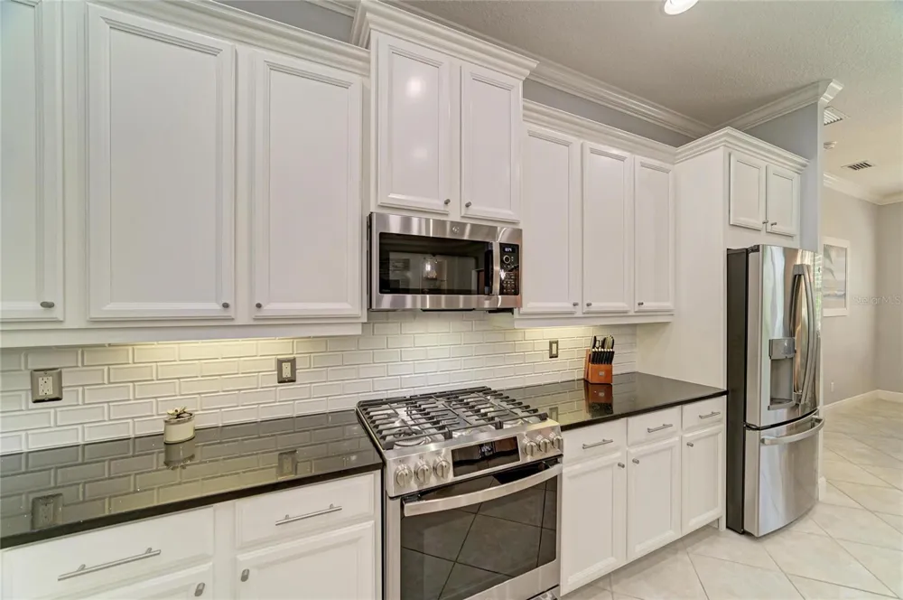 545 MAST DRIVE Bradenton, FL 34208