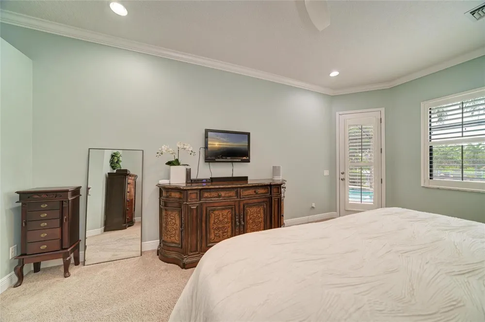 545 MAST DRIVE Bradenton, FL 34208