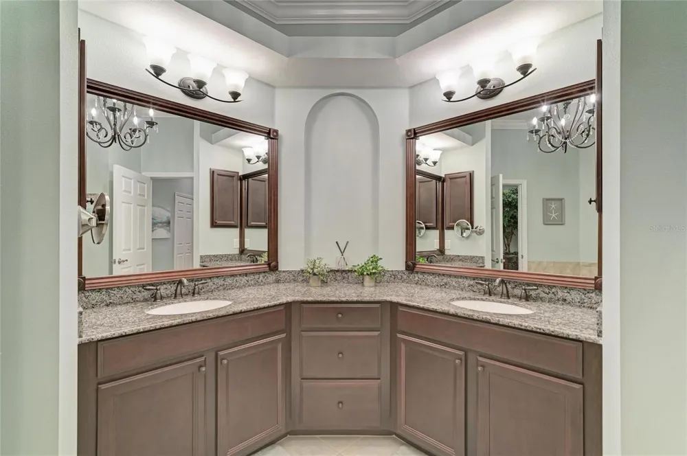 545 MAST DRIVE Bradenton, FL 34208
