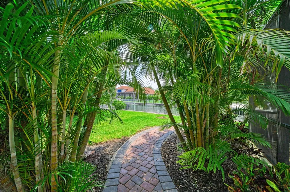 545 MAST DRIVE Bradenton, FL 34208