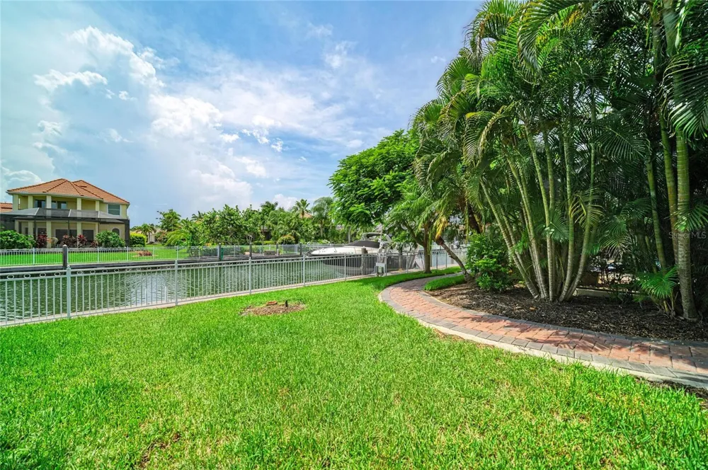 545 MAST DRIVE Bradenton, FL 34208