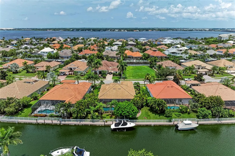 545 MAST DRIVE Bradenton, FL 34208