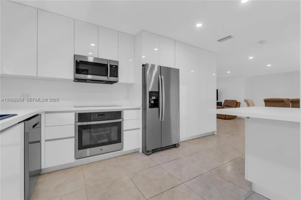 806 NE 4th St #. Hallandale Beach, FL 33009