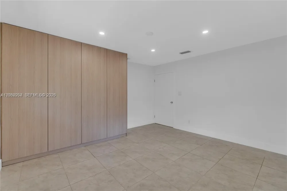 806 NE 4th St #. Hallandale Beach, FL 33009