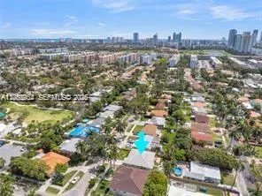 806 NE 4th St #. Hallandale Beach, FL 33009