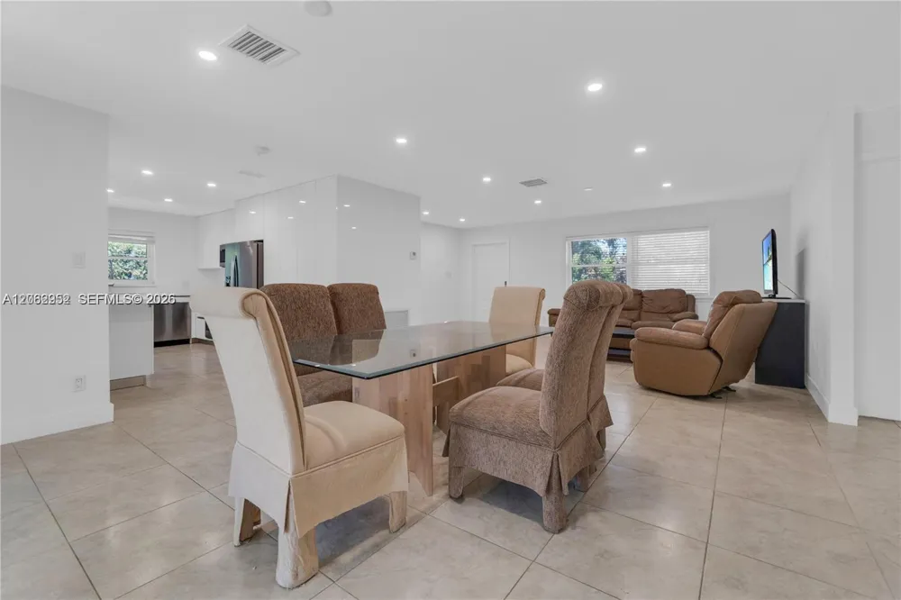 806 NE 4th St #. Hallandale Beach, FL 33009