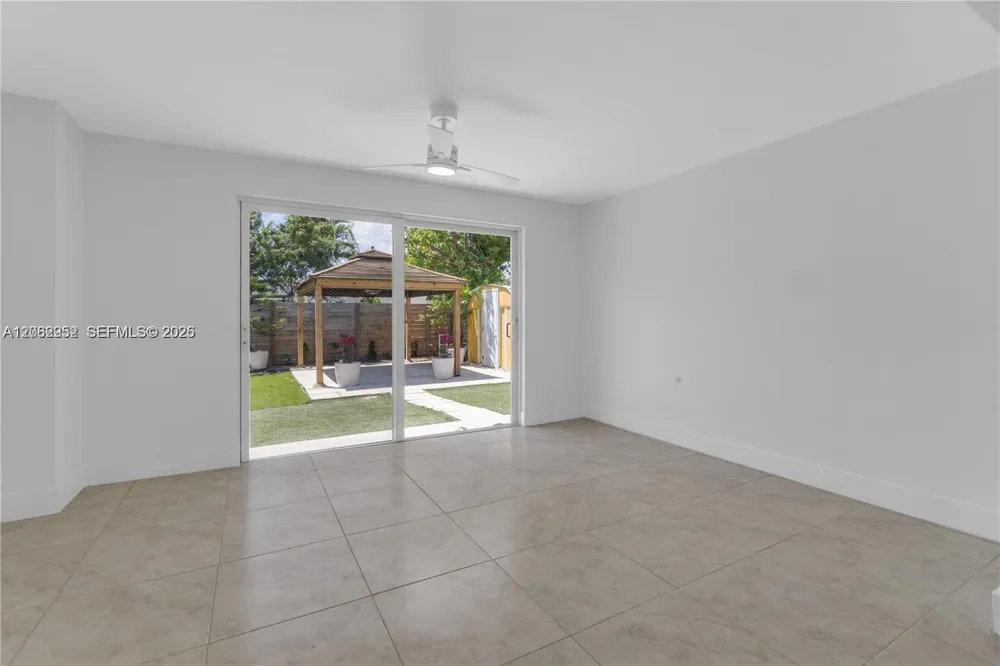 806 NE 4th St #. Hallandale Beach, FL 33009