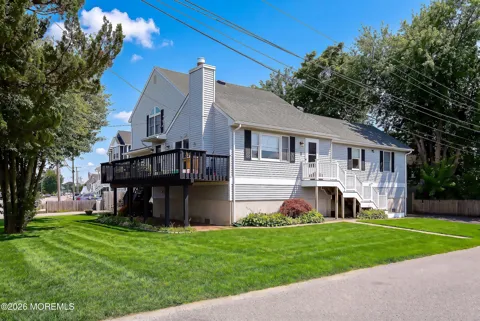 1 Holly Acres Drive